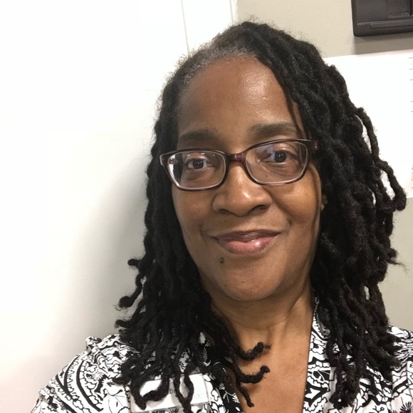 Meet Your Posher, Debra 😎 - Picture 2 of 7